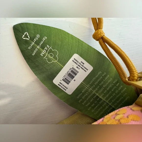 FARM RIO 
TROPICAL COLLAGE CANVAS COLORFUL BIRD HIKING BAG
OS
MULTI - Picture 6 of 6